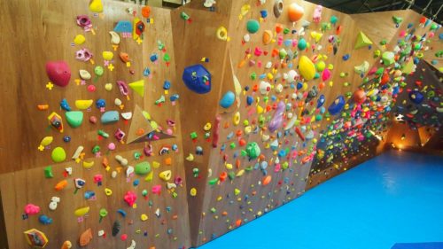 東京都のクライミング施設「HEADROCK（ヘッドロック） クライミングジム」